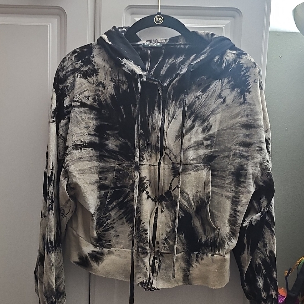 ⚜️Kathmandu Cropped Black and Tan Tie-Dye Front Zip Hoodie